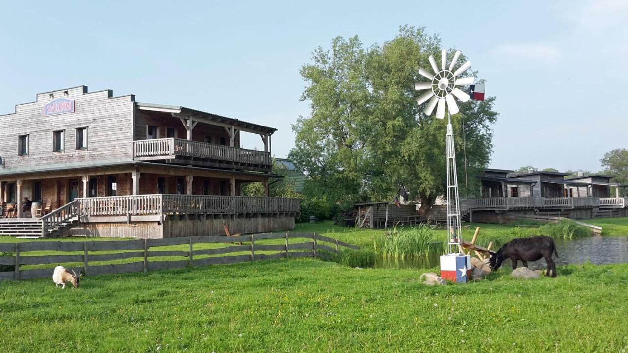 Horse Lake Ranch Neuendorf  Екстериор снимка
