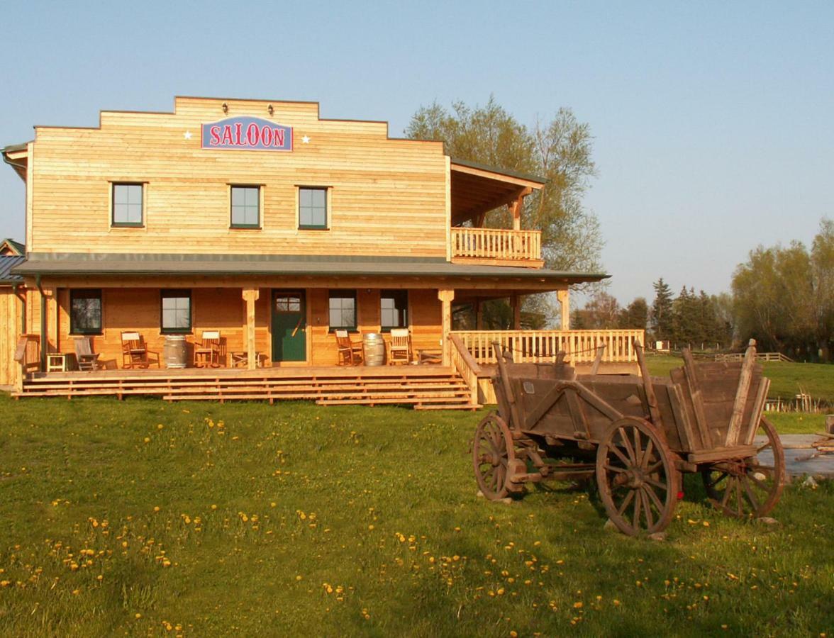 Horse Lake Ranch Neuendorf  Екстериор снимка